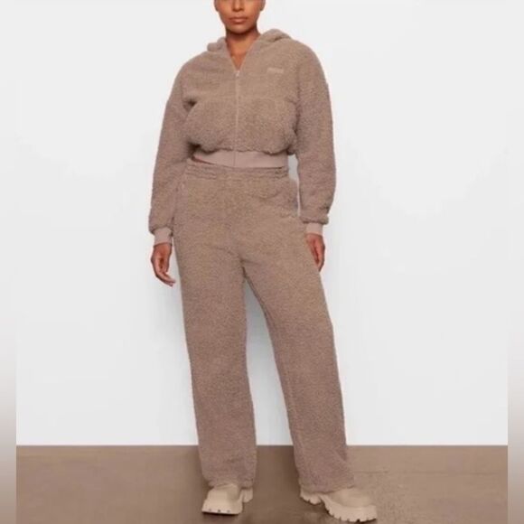 SKIMS Teddy Track Fleece Pants Desert Womens XL - Picture 1 of 4